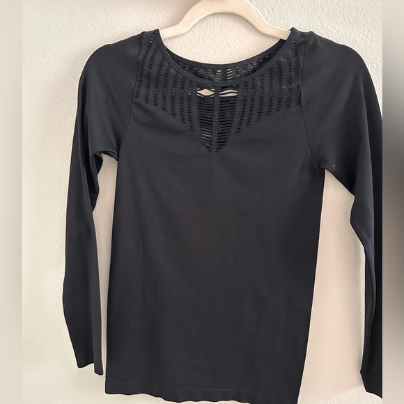 Long sleeve laser cut sweetheart top - Picture 2 of 2